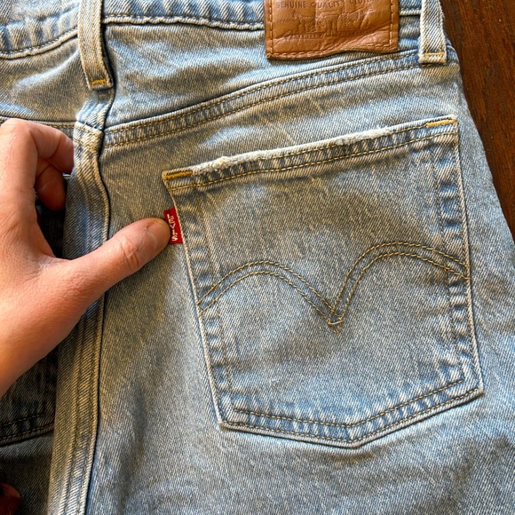 Levi's Wedgie High Rise Icon Raw Hem Light Wash Tango Talks Jeans - Picture 5 of 8